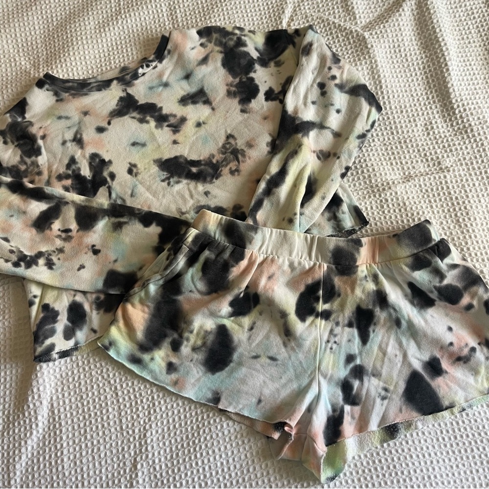 Colsie Black Rainbow Tie Dye Set